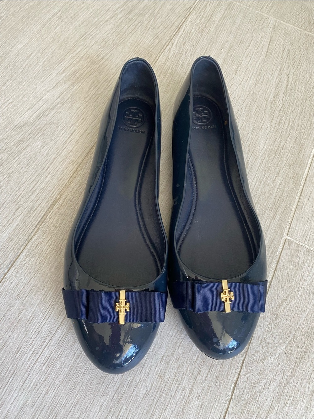 Tory Burch Trudy $250 Navy Patent Leather Bow Flats with Gold Logo